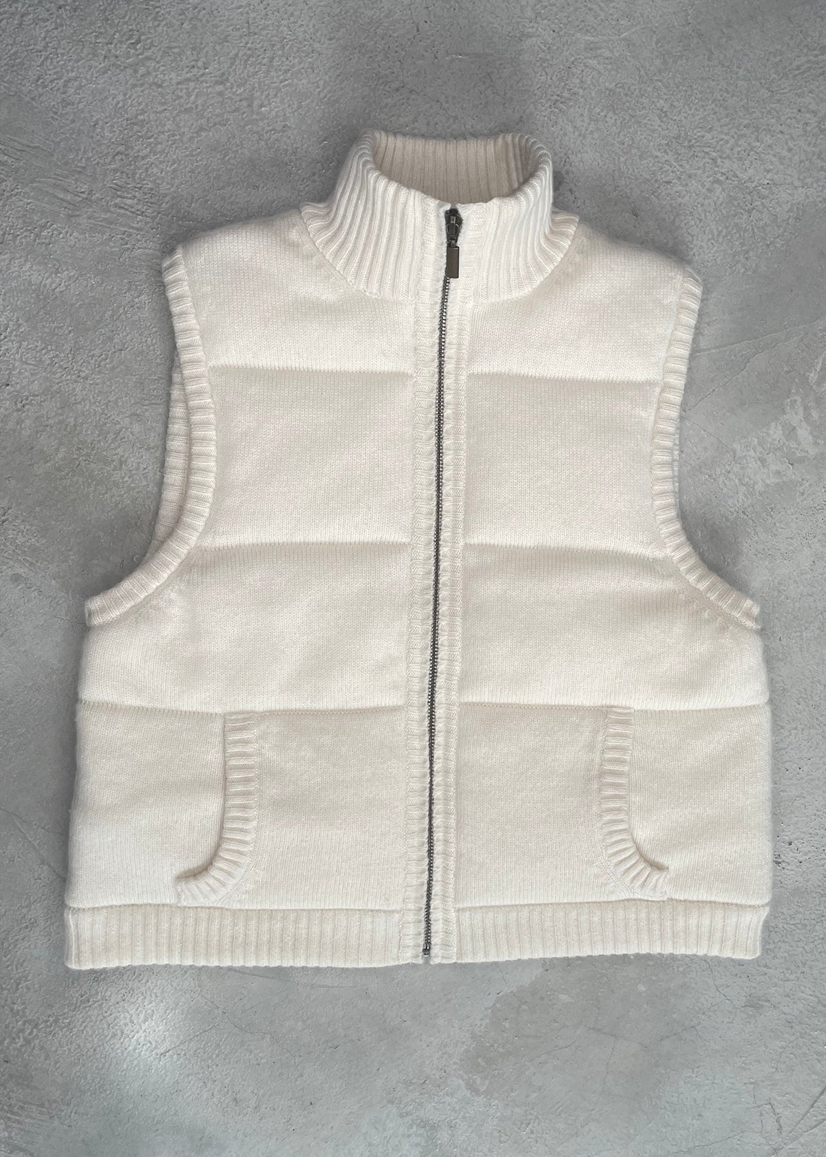 FELINE | Our sleevless lined puffer gilet