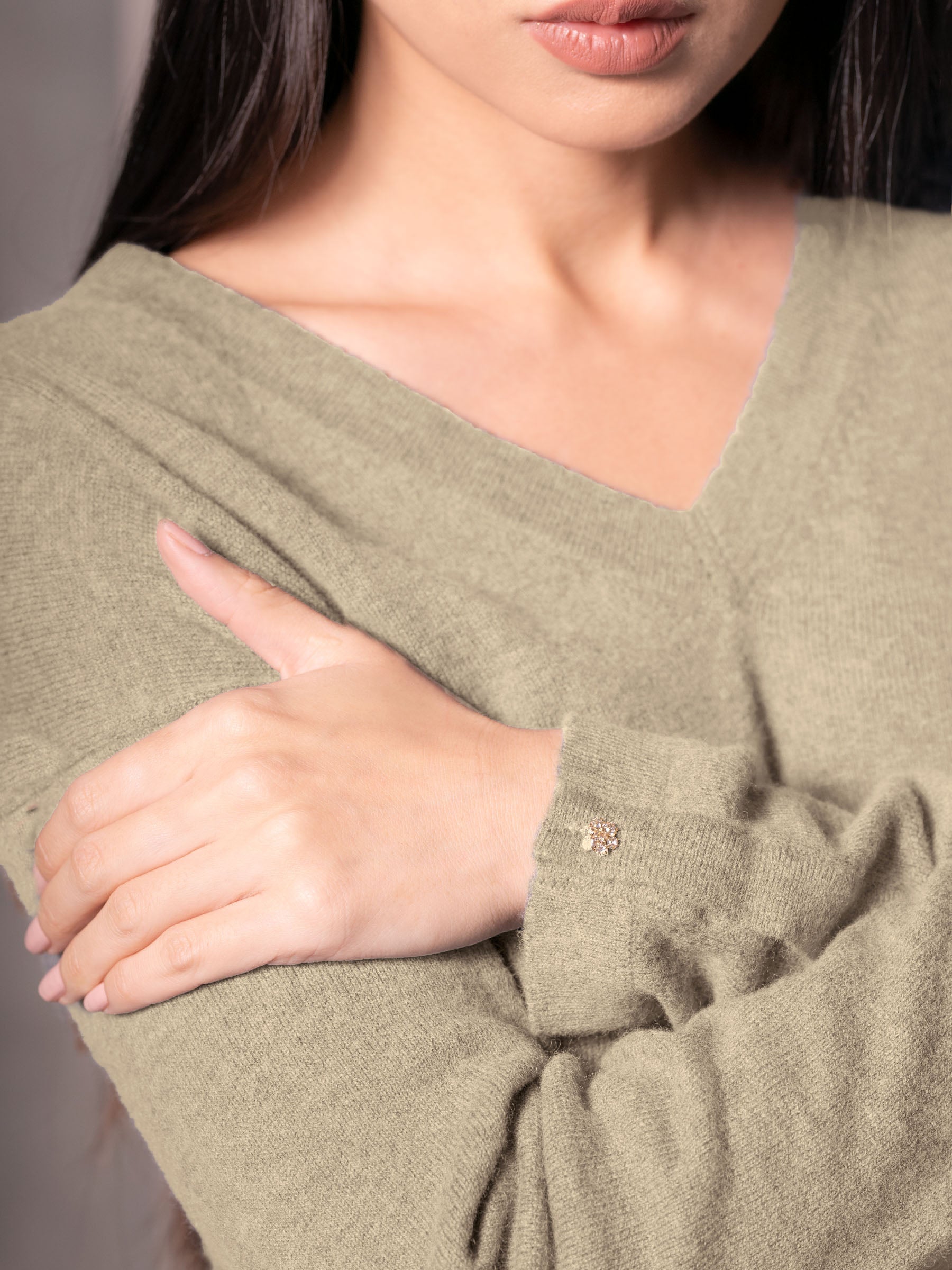 VALERIA | Our dropped shoulder cashmere V