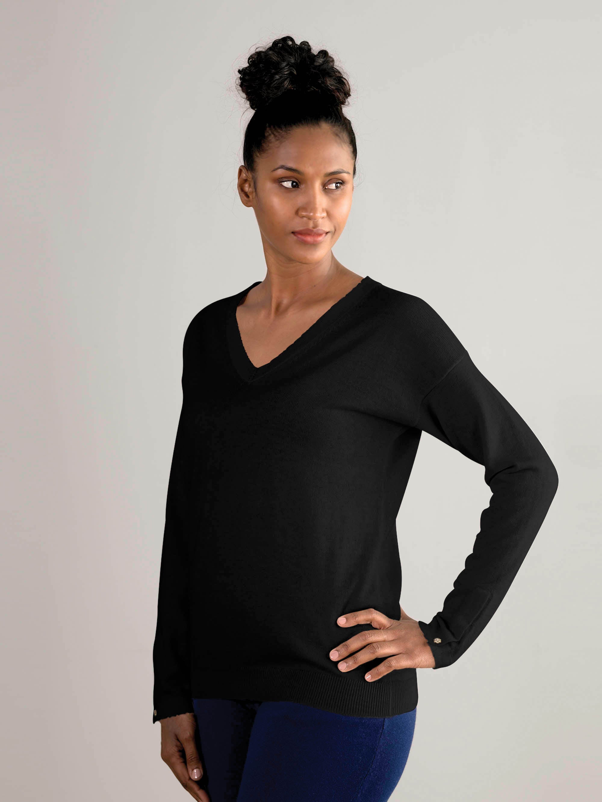 VALERIA | Our dropped shoulder cashmere V