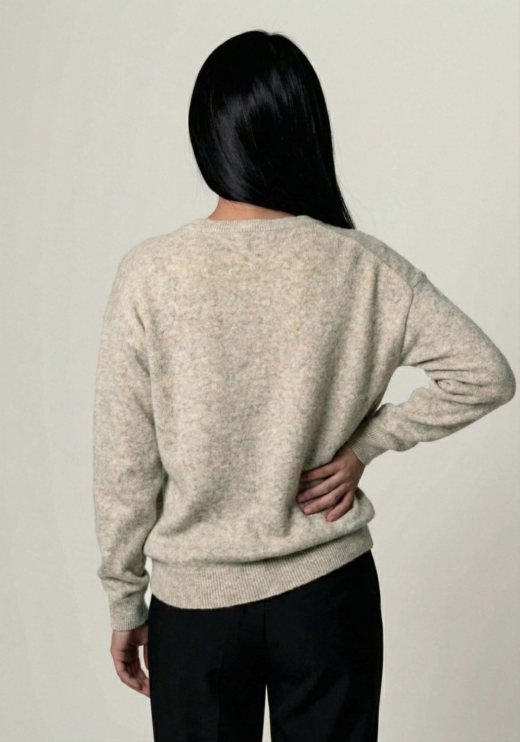 VALERIA | Our dropped shoulder cashmere V