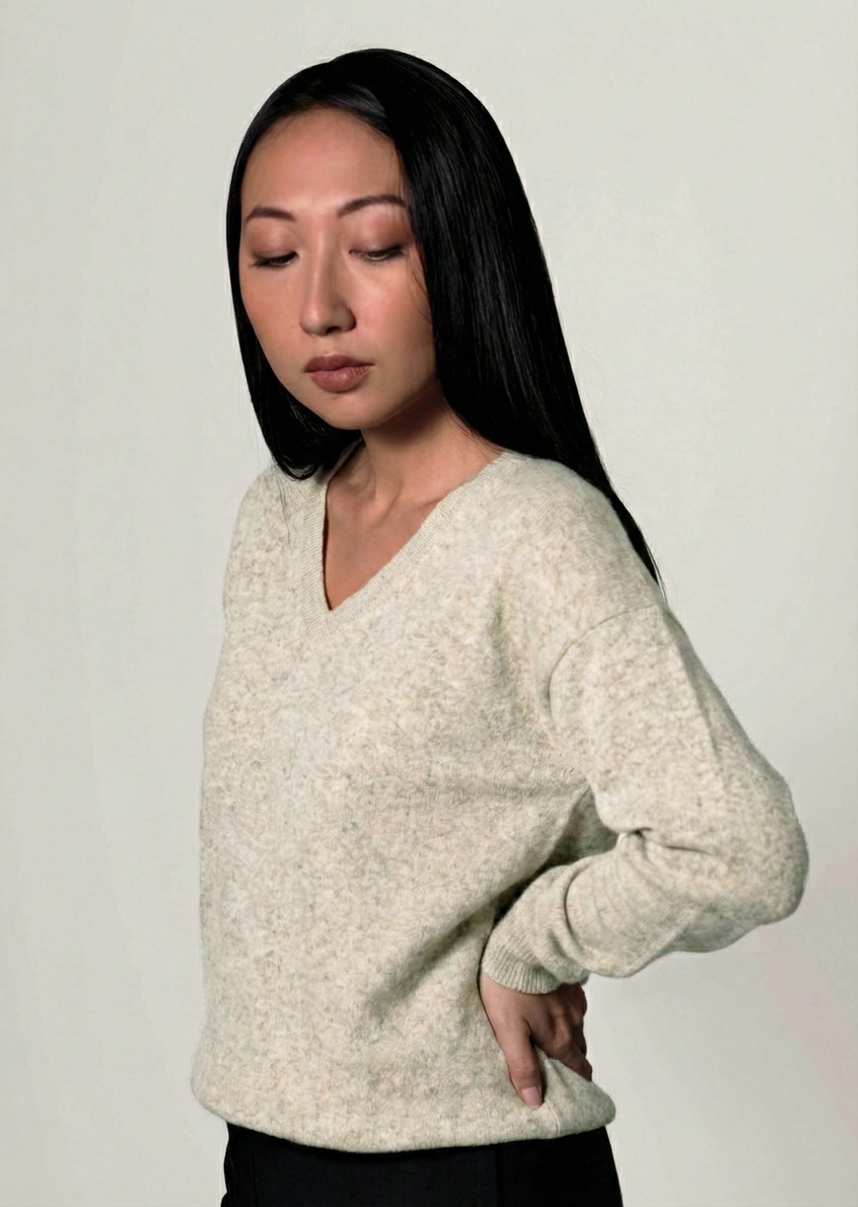 VALERIA | Our dropped shoulder cashmere V